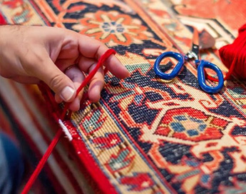 خدمات تخصصی و حرفه ای رفوی فرش در قالیشویی بنیاد قم